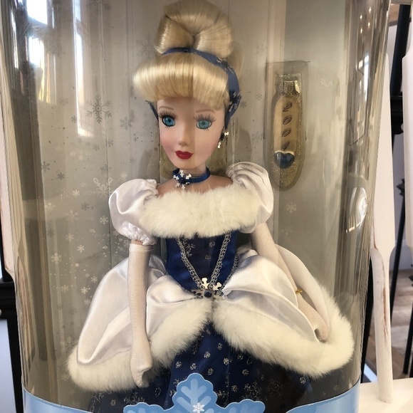 DISNEY Princess Snowflake Cinderella 2004 Porcelain Doll, Brass Key, New In Box - Picture 2 of 12